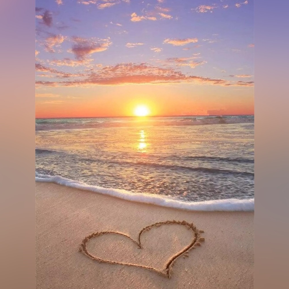 🧡 Like this listing to bookmark our closet 🧡